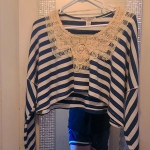 Crop top long sleeve top. Brand Trinity